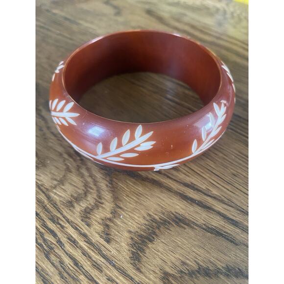 Unbranded Jewelry - Vintage Carved Lucite Wide Bracelet Bangle Brown & White Leaves Boho Costume 9”